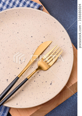 Round empty colored ceramic plate on concrete texture background 108880804