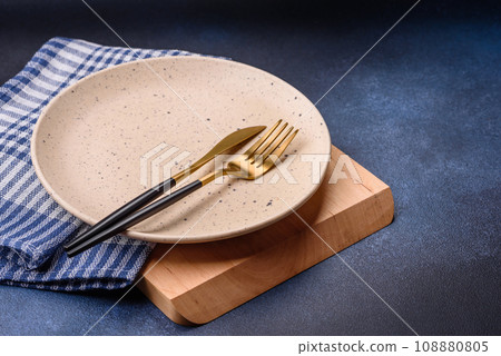 Round empty colored ceramic plate on concrete texture background Round empty colored ceramic plate on concrete texture background 108880805