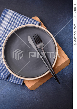 Round empty colored ceramic plate on concrete texture background Round empty colored ceramic plate on concrete texture background 108880811