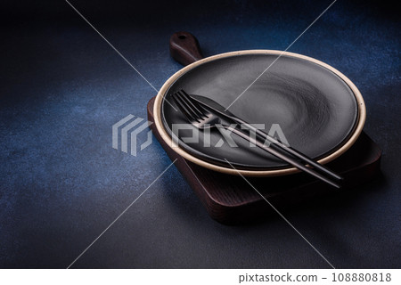 Round empty colored ceramic plate on concrete texture background Round empty colored ceramic plate on concrete texture background 108880818