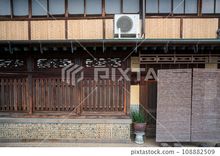 Photographing the Hashimoto district of Yawata City, Kyoto Prefecture, which retains the vestiges of Motoiroki (red light district) 108882509