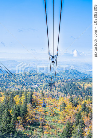 Autumn scenery of Tokachidake 108882809