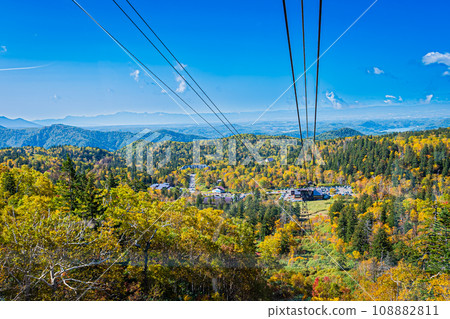 Autumn scenery of Tokachidake 108882811