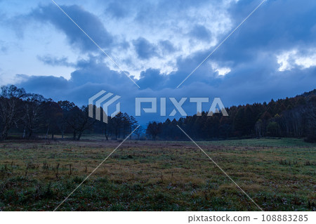 Clouds of dawn 108883285