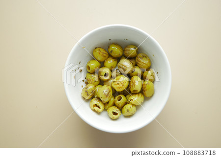 Turkish Grilled olives in a bowl Turkish Grilled olives in a bowl 108883718