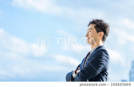 一位男性商人朝著他的目標邁進的個人資料 108885669