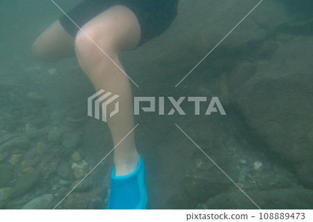 outing to the riverside, playing in a river, feet 108889473