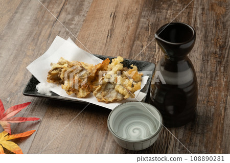 Maitake mushroom tempura sake sake Maitake mushroom tempura sake sake 108890281