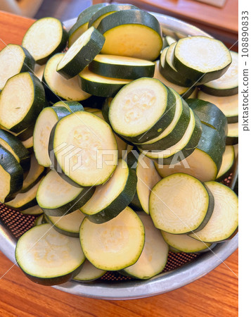 兒童餐廳咖哩的食材： 茄子 108890833