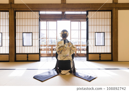 Pre-coming-of-age ceremony image of woman in kimono Pre-coming-of-age ceremony image of woman in kimono 108892742