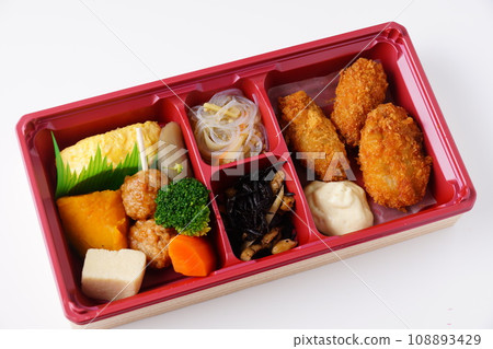 Japanese lunch box - boiled vegetables and fried oysters 108893429