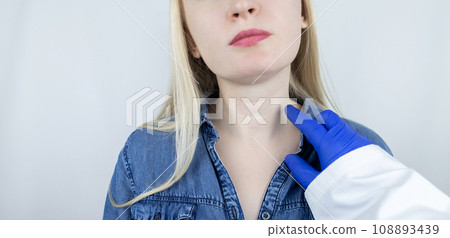 Venus rings. Skin folds on the neck due to loss of elasticity. Removal of wrinkles using plastic surgery, botulinum toxin, contouring or tightening the skin on neck. Correction of cosmetic defects 108893439