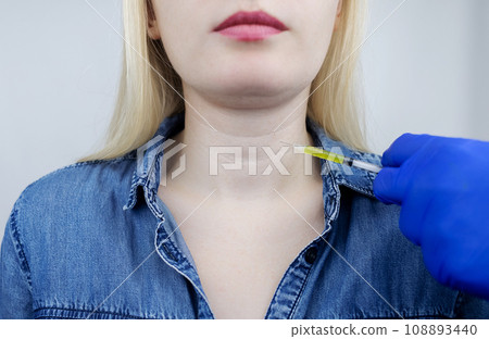 Venus rings. Skin folds on the neck due to loss of elasticity. Removal of wrinkles using plastic surgery, botulinum toxin, contouring or tightening the skin on neck. Correction of cosmetic defects Venus rings. Skin folds on the neck due to loss of elasticity. Removal of wrinkles using plastic surgery, botulinum toxin, contouring or tightening the skin on neck. Correction of cosmetic defects 108893440
