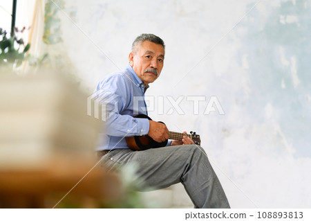 Cool senior men: portrait 108893813