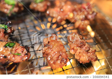 Japanese black beef grilled meat (medium-sized ribs) Japanese black beef grilled meat (medium-sized ribs) 108894341