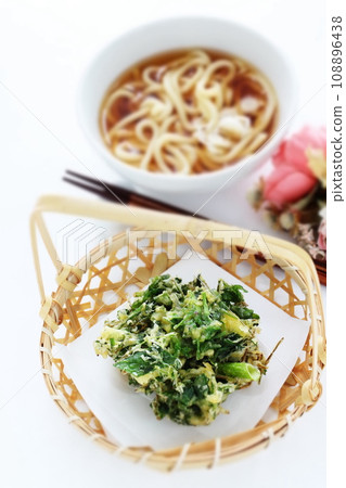 Kakiage tempura with mitsuba and coriander 108896438