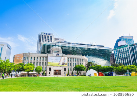 Seoul Library (Former Gyeongseong Prefectural Government Building) and New Seoul City Hall Seoul Library (Former Gyeongseong Prefectural Government Building) and New Seoul City Hall 108896680