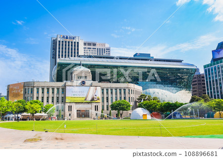 Seoul Library (Former Gyeongseong Prefectural Government Building) and New Seoul City Hall 108896681