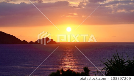 Sunset and Kuba Island as seen from Amagi Observatory on Aka Island in the Kerama Islands, Okinawa Prefecture 108897209