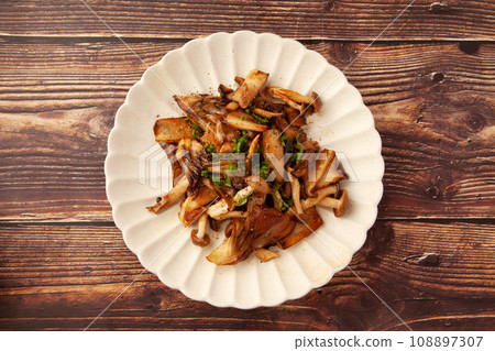 黃油炒蘑菇 108897307