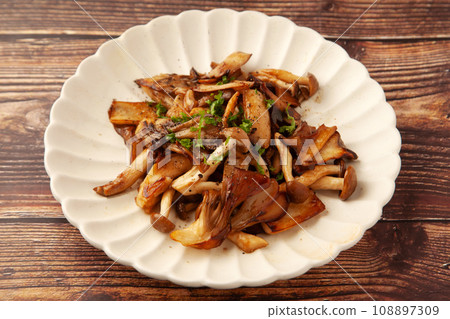 黃油炒蘑菇 黃油炒蘑菇 108897309