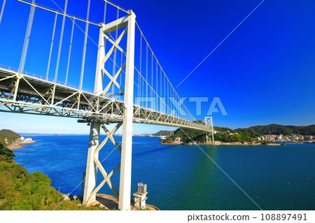 晴天從壇浦 PA 看到的關門大橋(關門海峽) 晴天從壇浦 PA 看到的關門大橋(關門海峽) 108897491