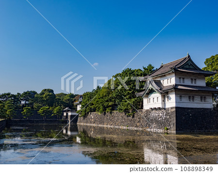 Imperial Palace Gardens: Tatsumi-yagura, Kikyo-mon, and Fujimi-yagura seen from Kikyo moat 108898349