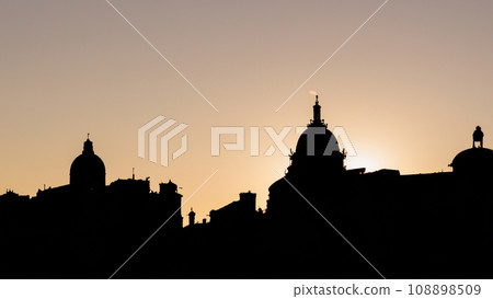 landscape in silhouette 108898509