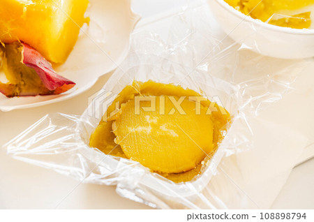 Making sweet potato yokan Making sweet potato yokan 108898794