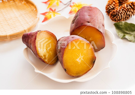 Steamed sweet potato with sticky sweet vegetables 108898805