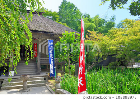 東北的中尊寺，平泉，關山，四面環水的殿堂，供奉著15個弁財天童子的弁財天堂，岩手縣平泉町(1) 108898975