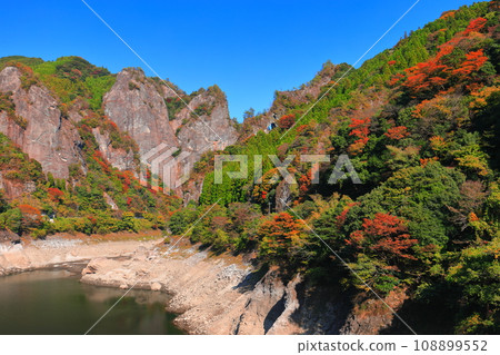 [Fukuoka Prefecture] Autumn leaves in sunny Hyugagami Valley (Heart Rock) 108899552