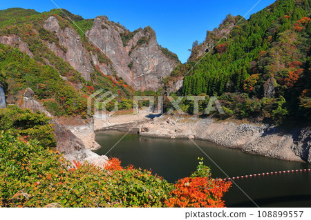 [福岡縣] 陽光明媚的日向神谷（心岩）的紅葉 108899557