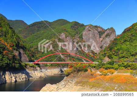 [Fukuoka Prefecture] Autumn leaves in sunny Hyugagami Valley (Heart Rock) 108899565