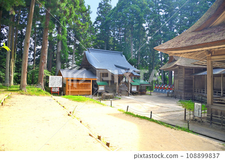 Chusonji Temple in Tohoku, Hiraizumi, and Sekizan, the precincts of Hakusan Shrine on the north side of the precincts, shrine building and Noh stage, Hiraizumi Town, Iwate Prefecture () Chusonji Temple in Tohoku, Hiraizumi, and Sekizan, the precincts of Hakusan Shrine on the north side of the precincts, shrine building and Noh stage, Hiraizumi Town, Iwate Prefecture () 108899837