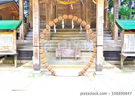 Chusonji Temple in Tohoku, Hiraizumi, and Sekizan, Hakusan Shrine on the north side of the precincts, purification ring in front of the shrine building, Chi-no-wa, Hiraizumi-cho, Iwate Prefecture (2) 108899847