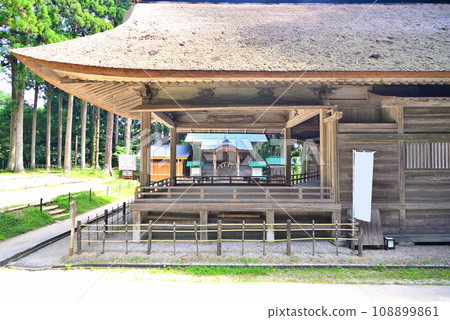 Chusonji Temple in Tohoku, Hiraizumi, and Sekizan, the precincts of Hakusan Shrine on the north side of the precincts, the shrine building seen over the Noh stage, Hiraizumi Town, Iwate Prefecture (2) Chusonji Temple in Tohoku, Hiraizumi, and Sekizan, the precincts of Hakusan Shrine on the north side of the precincts, the shrine building seen over the Noh stage, Hiraizumi Town, Iwate Prefecture (2) 108899861
