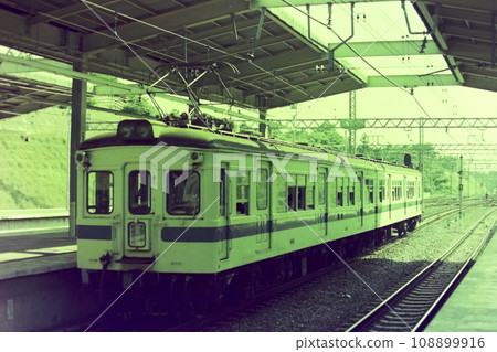 1900型兩節車廂列車,1912-1962年在多摩線運行,新百合丘,1976年7月17日 1900型兩節車廂列車,1912-1962年在多摩線運行,新百合丘,1976年7月17日 108899916