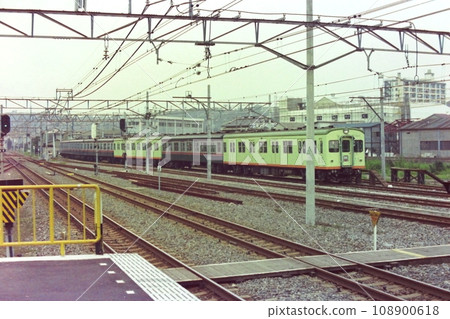 相鐵 6000 系列 6001 等在塗裝顏色變化的過渡時期，星川，1974 年 7 月 24 日 108900618