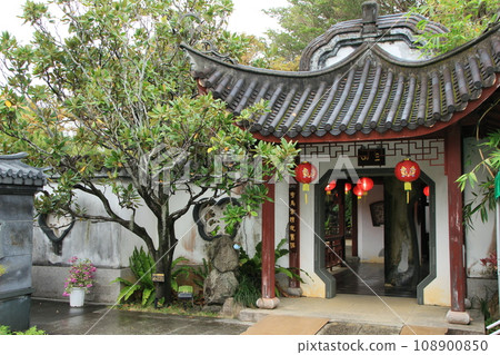 福州園，牆上排列著龍雕塑，沖繩，冬天 108900850