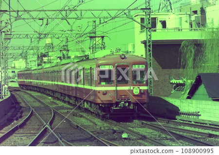 1976 年 3 月 21 日,平和島,京急前 1000 級 1259 號列車和其他有銘牌的特快列車 1976 年 3 月 21 日,平和島,京急前 1000 級 1259 號列車和其他有銘牌的特快列車 108900995