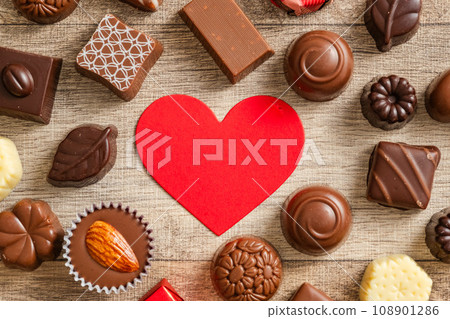 情人節有心和巧克力 108901286