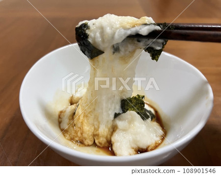 磨碎的山藥用磨碎的山藥 磨碎的山藥用磨碎的山藥 108901546