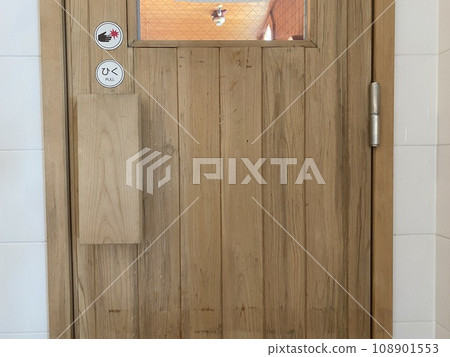 Sauna door Sauna door 108901553