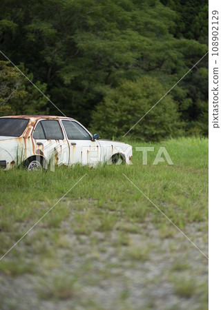 Abandoned car Abandoned car 108902129