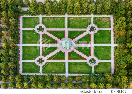 A beautiful park in munich 108903071