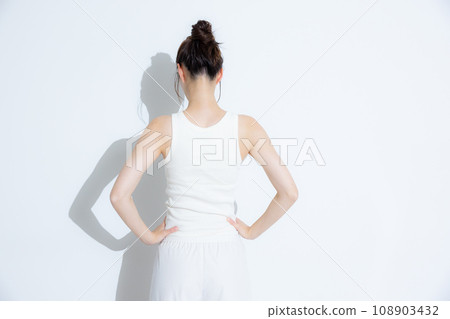 運動裝的女性 108903432