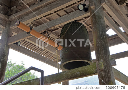 Temple bell of Menmeyama Tatezanji Temple (Kamiichi Town, Toyama Prefecture) Temple bell of Menmeyama Tatezanji Temple (Kamiichi Town, Toyama Prefecture) 108903476