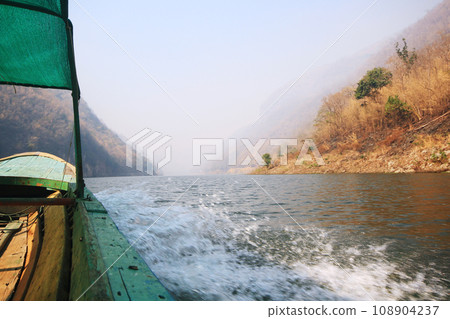 Beautiful landscape for tradition long tail boats in the lake with green forest mountain in national park of Thailand. 108904237