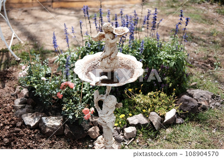 White baby and child angle marble statue of roman garden decoration fountain White baby and child angle marble statue of roman garden decoration fountain 108904570
